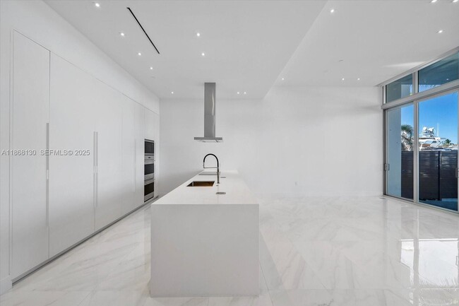 Photo - 3750 Yacht Club Dr