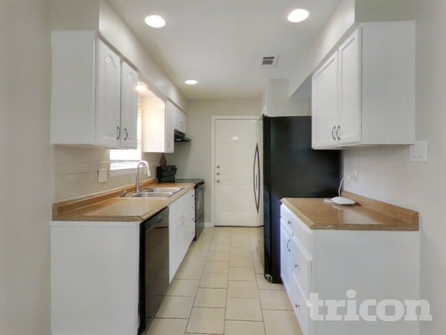 Photo - 23110 Newgate Dr