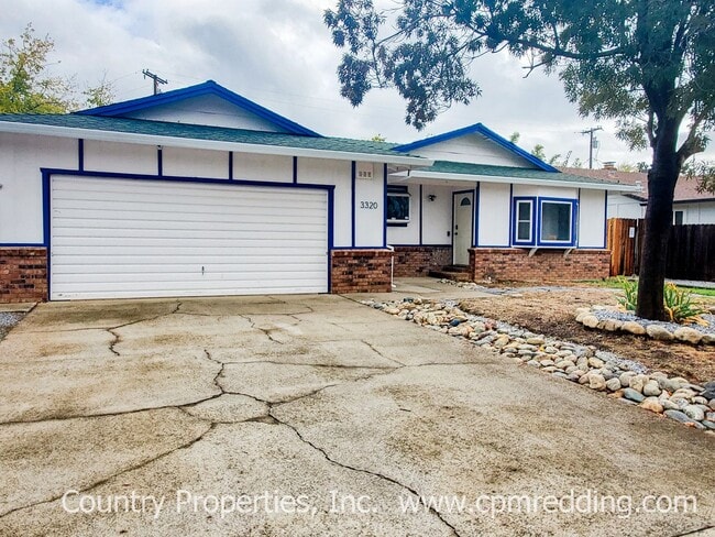 Building Photo - Spacious 3-Bedroom House with Gated Pool i...