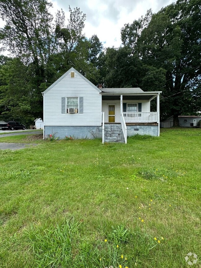 Building Photo - Update house right outside of Altavista