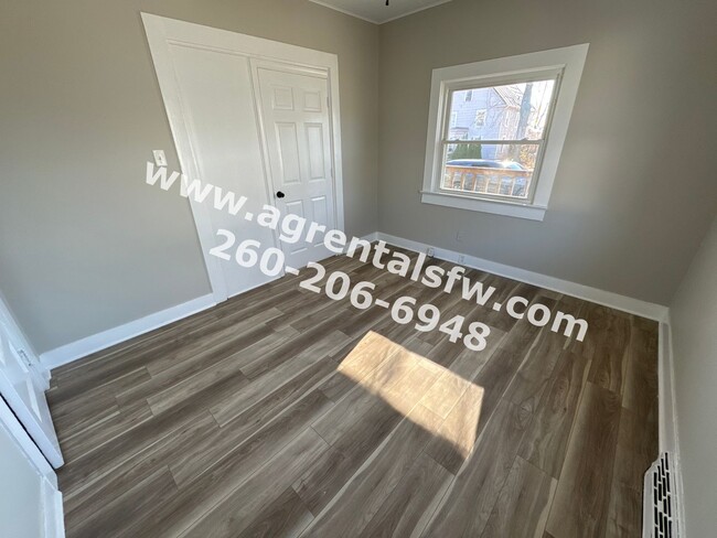 Photo - 4 Bedroom House - Section 8 OK!