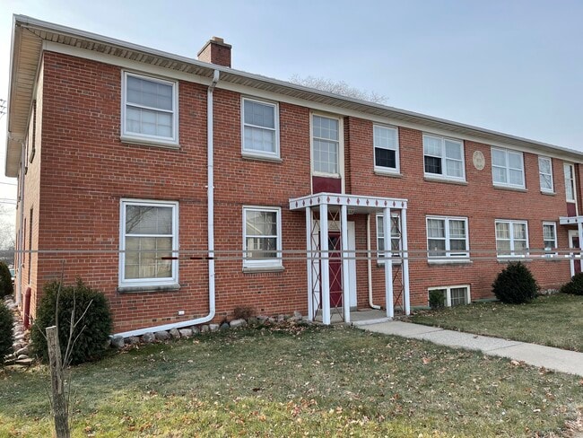 Building Photo - 5605 W Lincoln Ave Unit 5