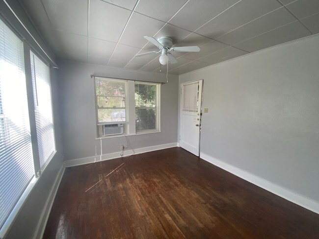 Photo - Ave G-5009 Unit B