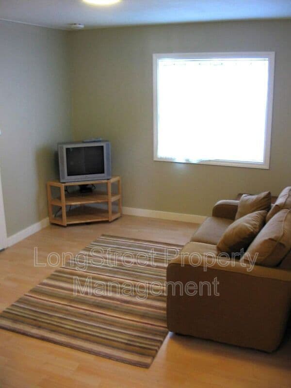 Photo - 3140 NW Grant Ave