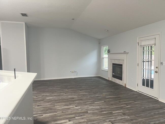 Photo - 105 Johns Glen Dr