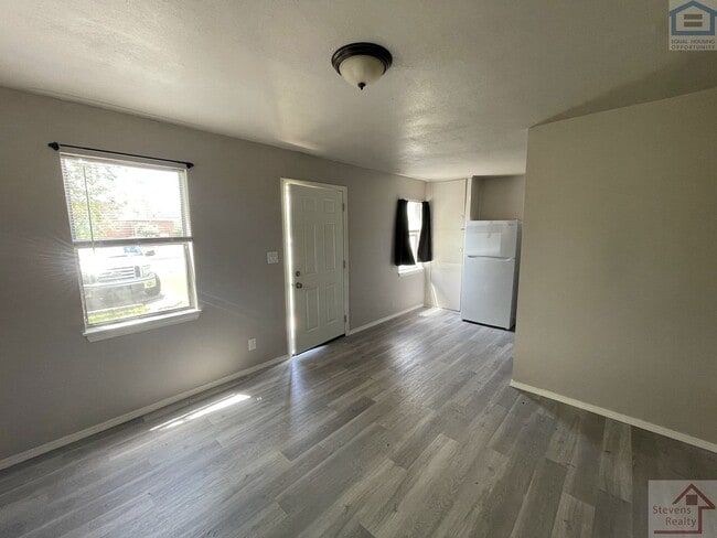 Photo - 1315 SW E Ave