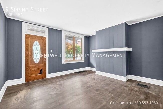 Photo - 9 1/2 Spring St