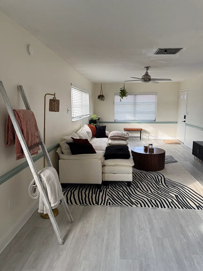 Photo - Move in Ready! Sunshine & Comfort in the Heart of St. Pete - 2bed|2bath
