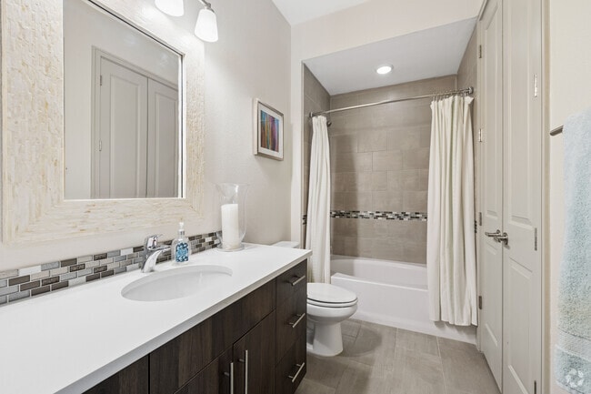 B2 2BR, 2BA - 1,117SF - Second Bathroom
