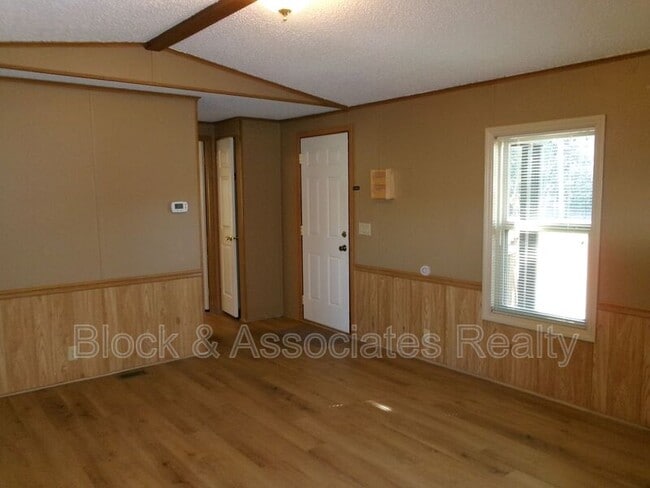 Photo - 6991 Spencer-Dixon Rd