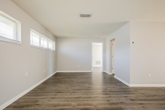 502 Leeland Heights Blvd E