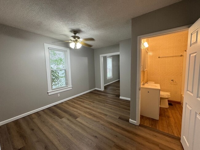 Photo - 205 6th St NW