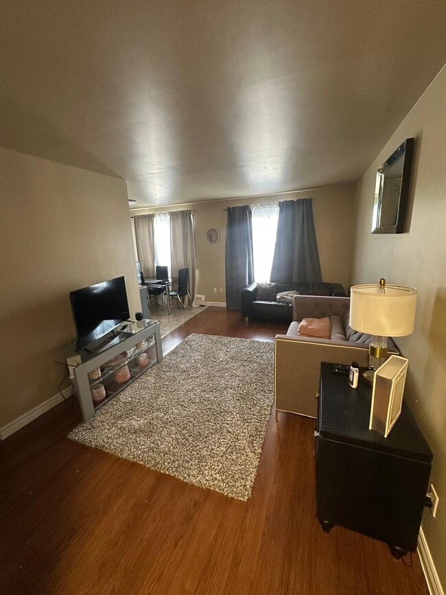 Building Photo - 110 Rue Turenne Unit 209