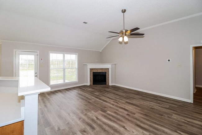 25 Caitlyn Geneva Cove