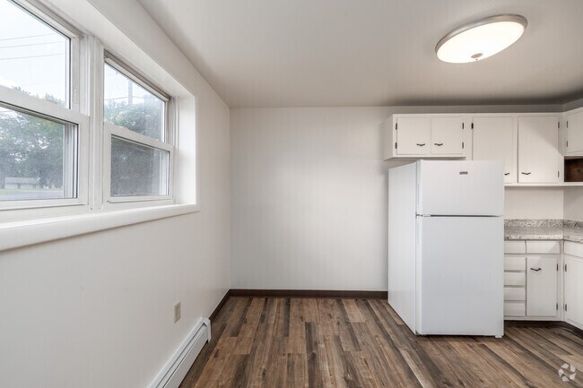 1BR, 1BA - 700SF - Dining Room