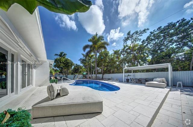 Building Photo - 2020 Alamanda Dr Rental