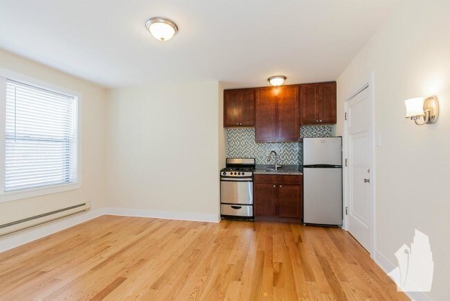 4546 N Damen Ave Unit 105