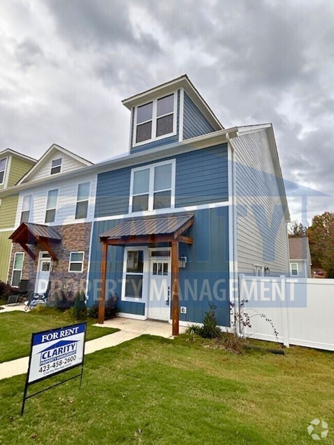 Building Photo - Beautiful three bedroom townhome!