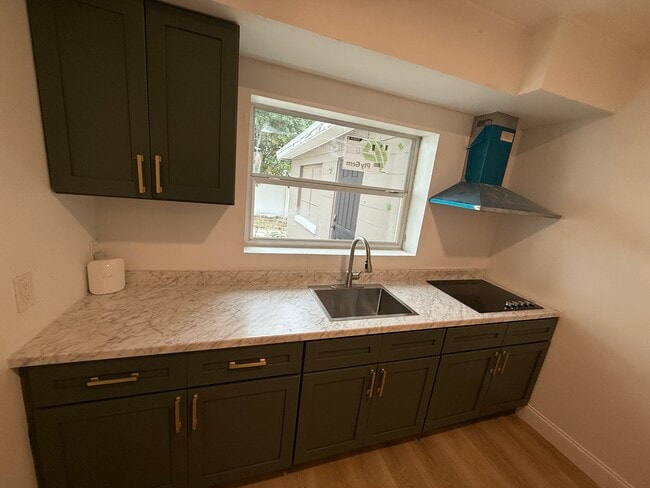 1617 Crystal Ct W Unit 1