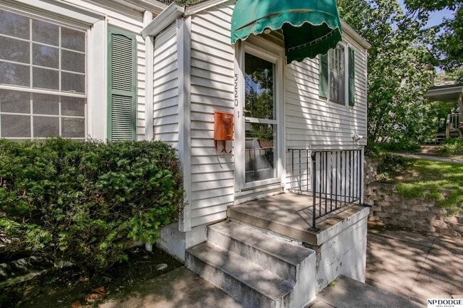 Photo - 5220 Mason St