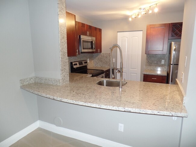 Building Photo - 1255 SW 46th Ave Rental