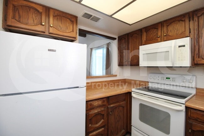 Photo - 406 E Linda Ln