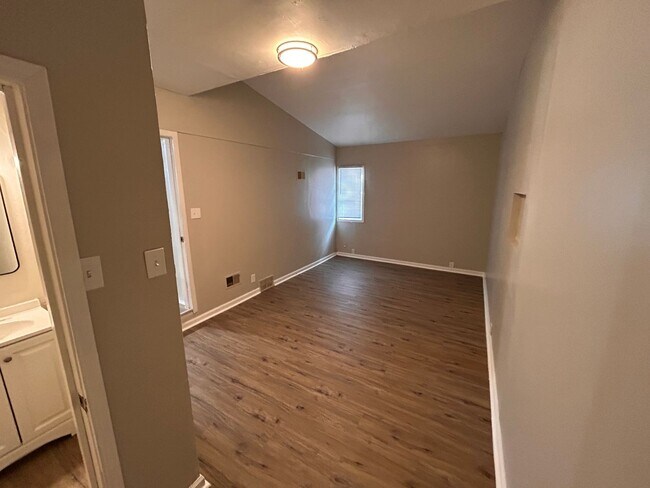 Photo - Easy and Breezy on Lakeview