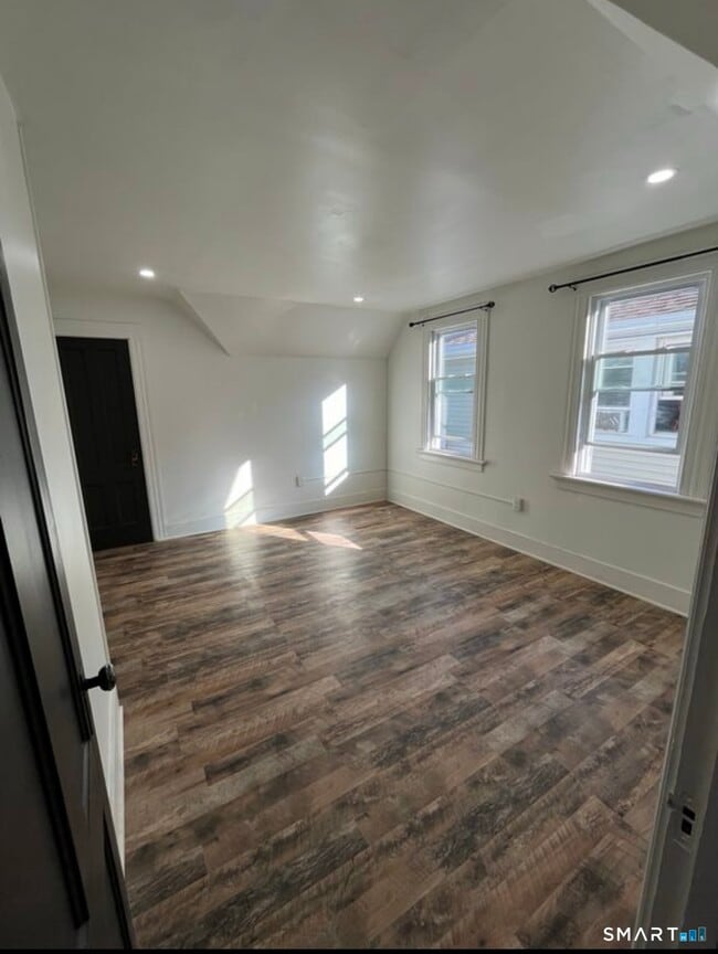 10 Rowe St