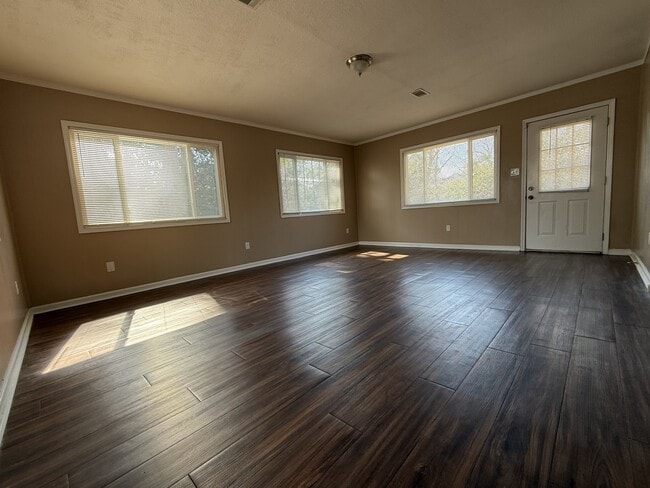 Photo - 4082 Spencer St