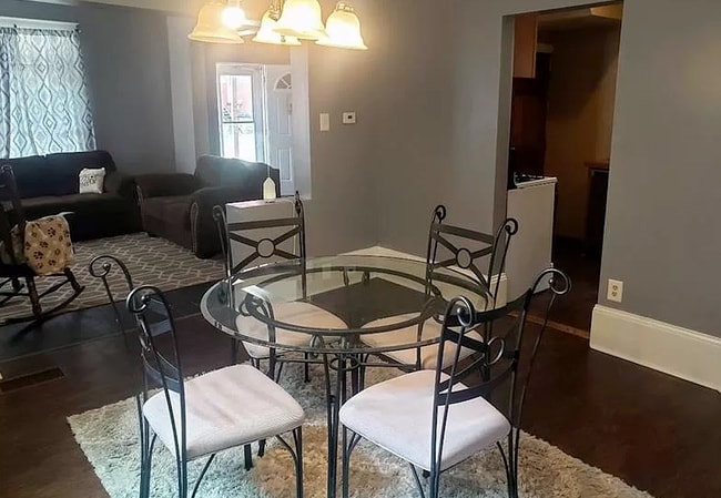 Photo - 231 N Elm St