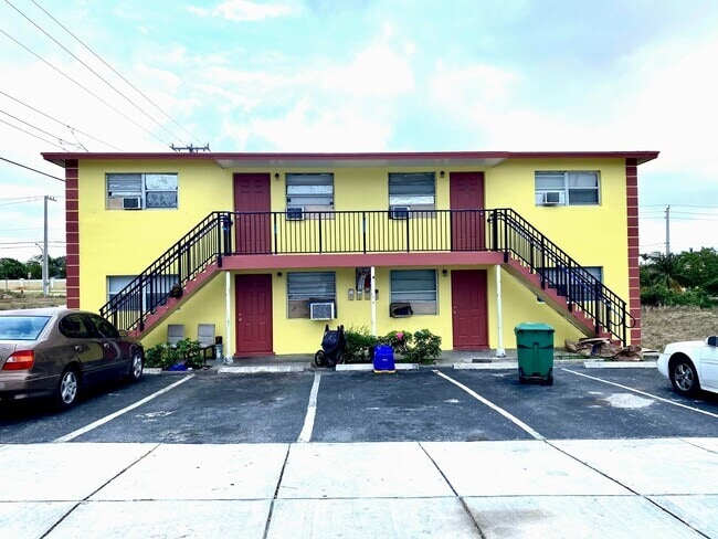 Building Photo - 901 W 9th St Rental