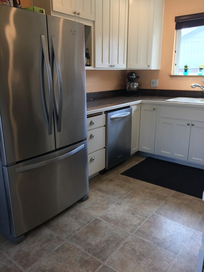 Kitchen: stainless appliances, gas cooking, granite counters, real wood shaker cabinets, pulls outs and lazy susan's in cabinets.