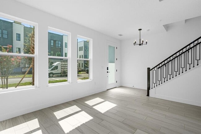 Photo - 2368 Brix St