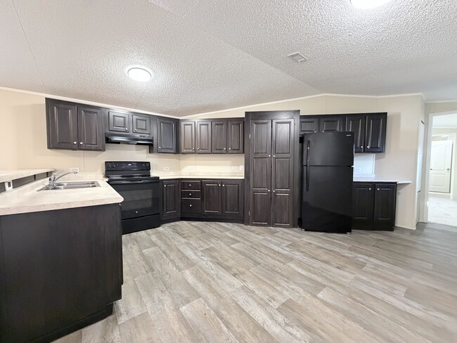 709 N Collins Fwy
