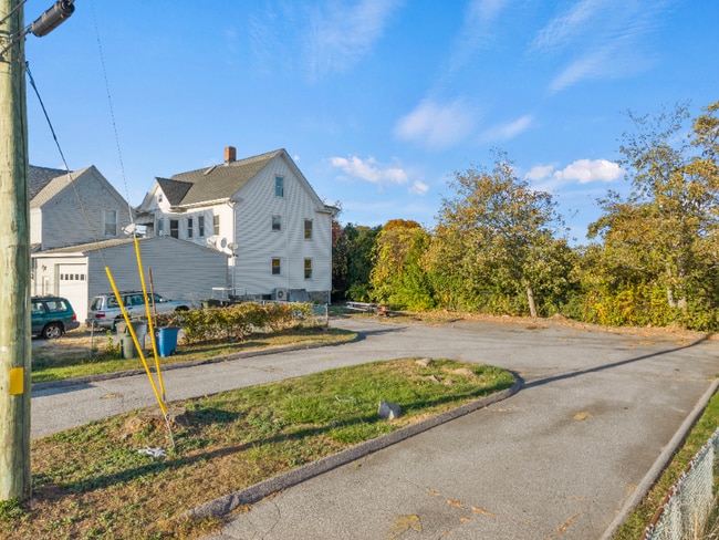 Photo - 912-914 Bank St Unit 2