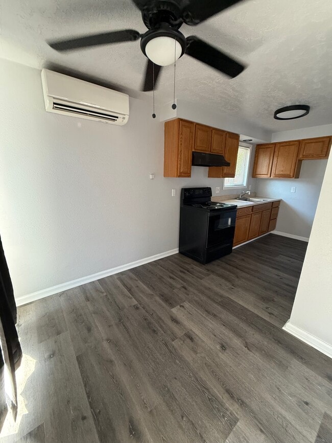 Photo - 1206 Hill St SE