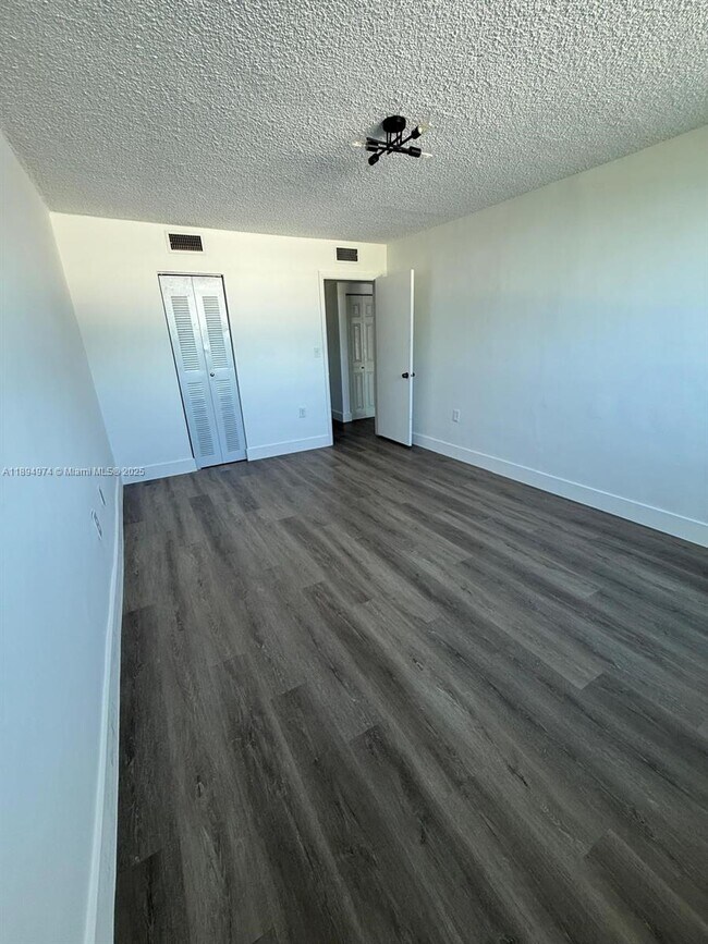Photo - 1145 Normandy Dr Unidad 203