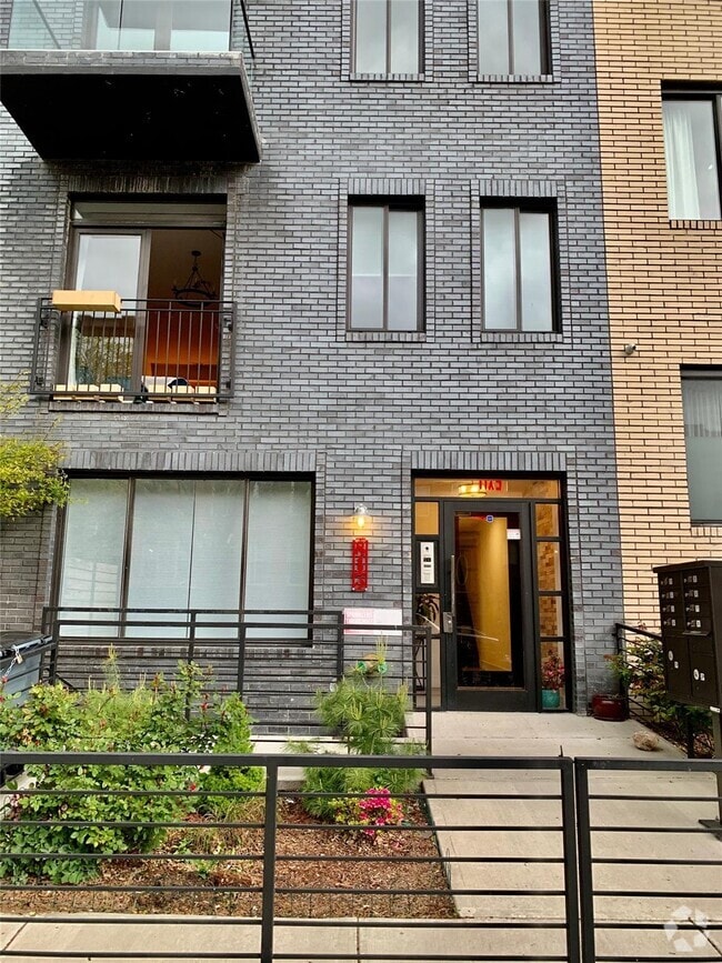 Building Photo - 813 Jefferson Ave Unit 1A Rental