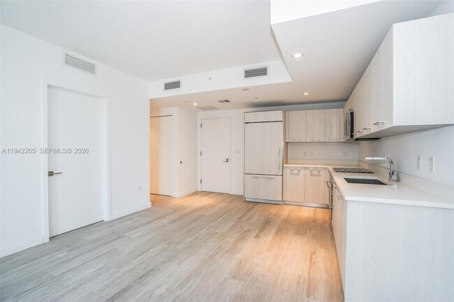 Photo - 55 SW 9th St Unidad 1407