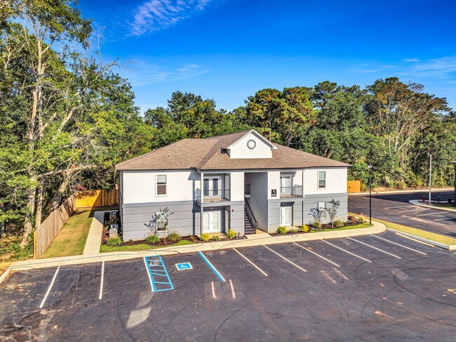 Building Photo - Snow Birds & TDY! Fully furnished 2 bed condo! Unit 2 bed furnished