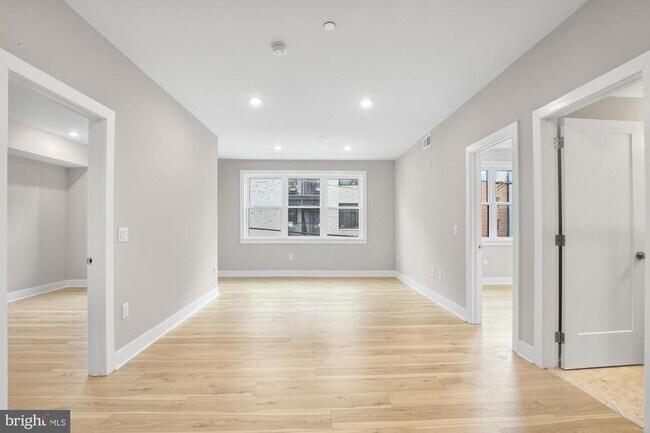 Photo - 2621 W Jefferson St Unit 2R