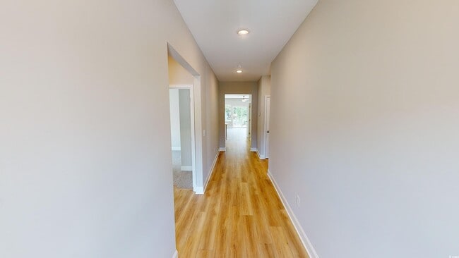 Photo - 1072 Moen Lp