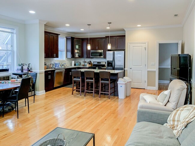 Photo - 2847 N Southport Ave Unit 2847-3