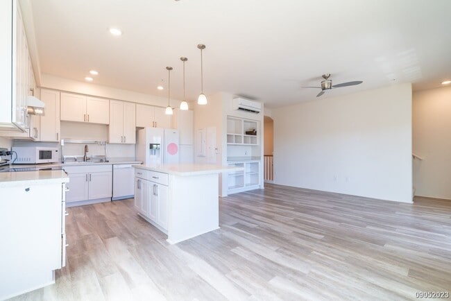 Photo - $3,350 / 2br - 1119ft2 - Beautifully Maint...