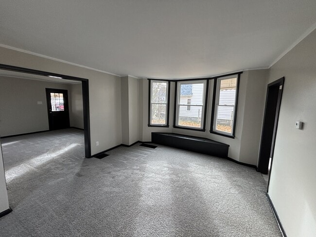 Building Photo - 621 Greenfield Ave SW