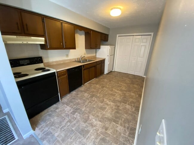 Photo - 91-93 Meadowbrook Drive Duplex Unidad 93 Meadowbrook