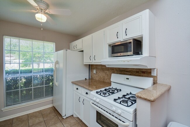 Photo - 1910 Crosscoach Ln