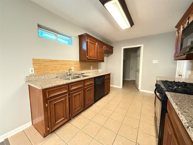 Building Photo - 4402 Larkspur St