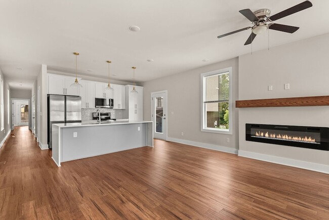 Building Photo - 300 Prince Ave