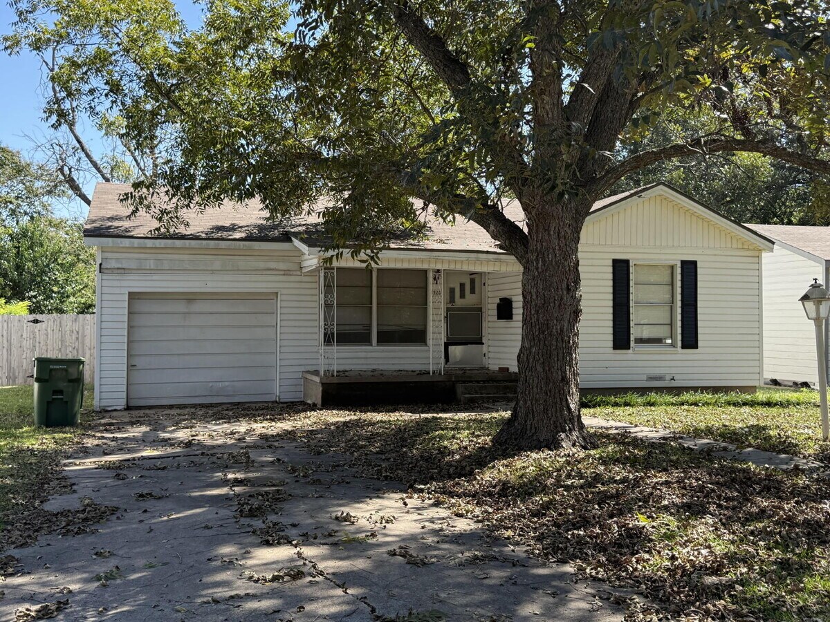 Photo - 3920 Maple Ave